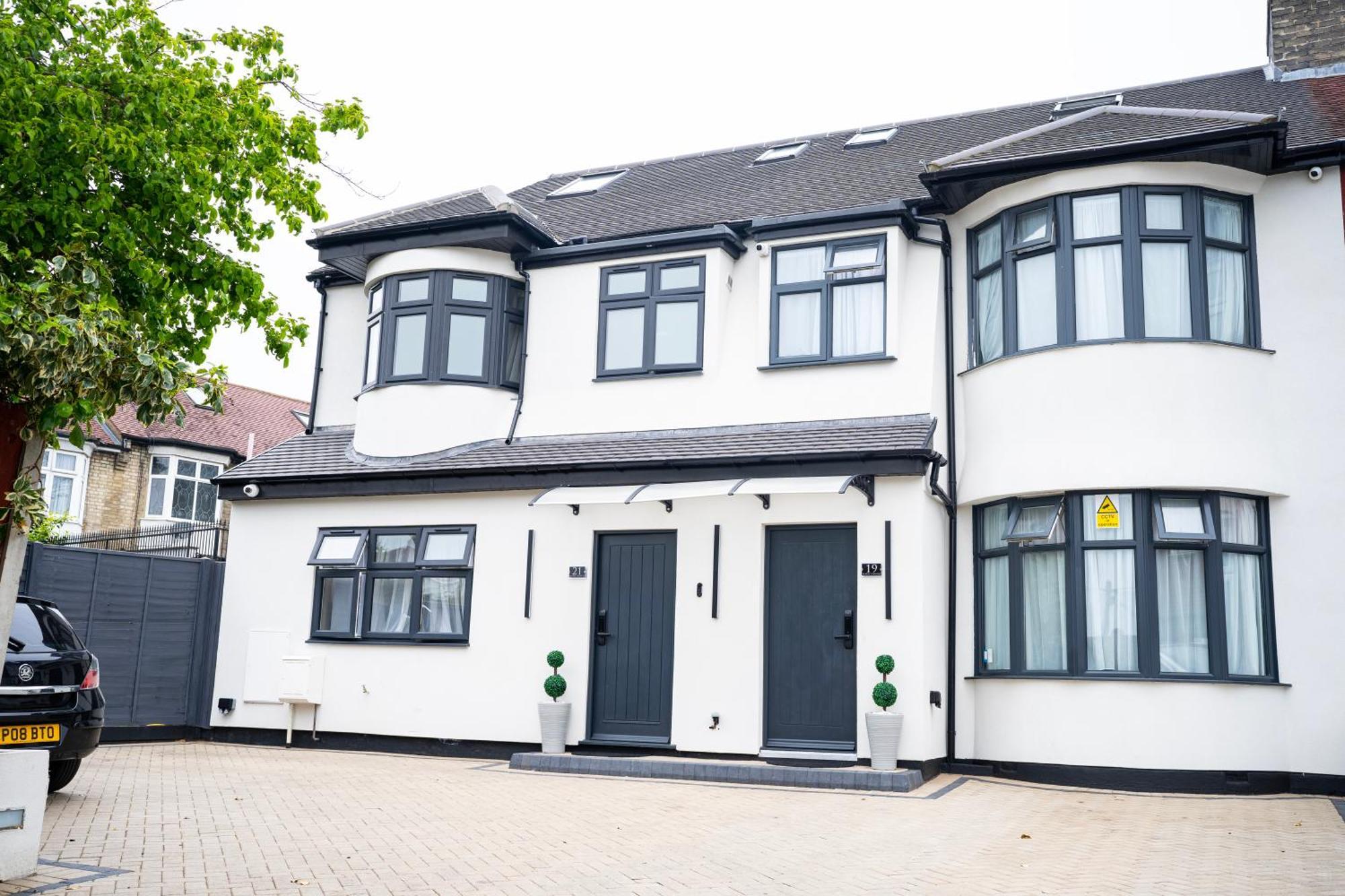 Paragraph Edmonton Palmers Green Esterno foto