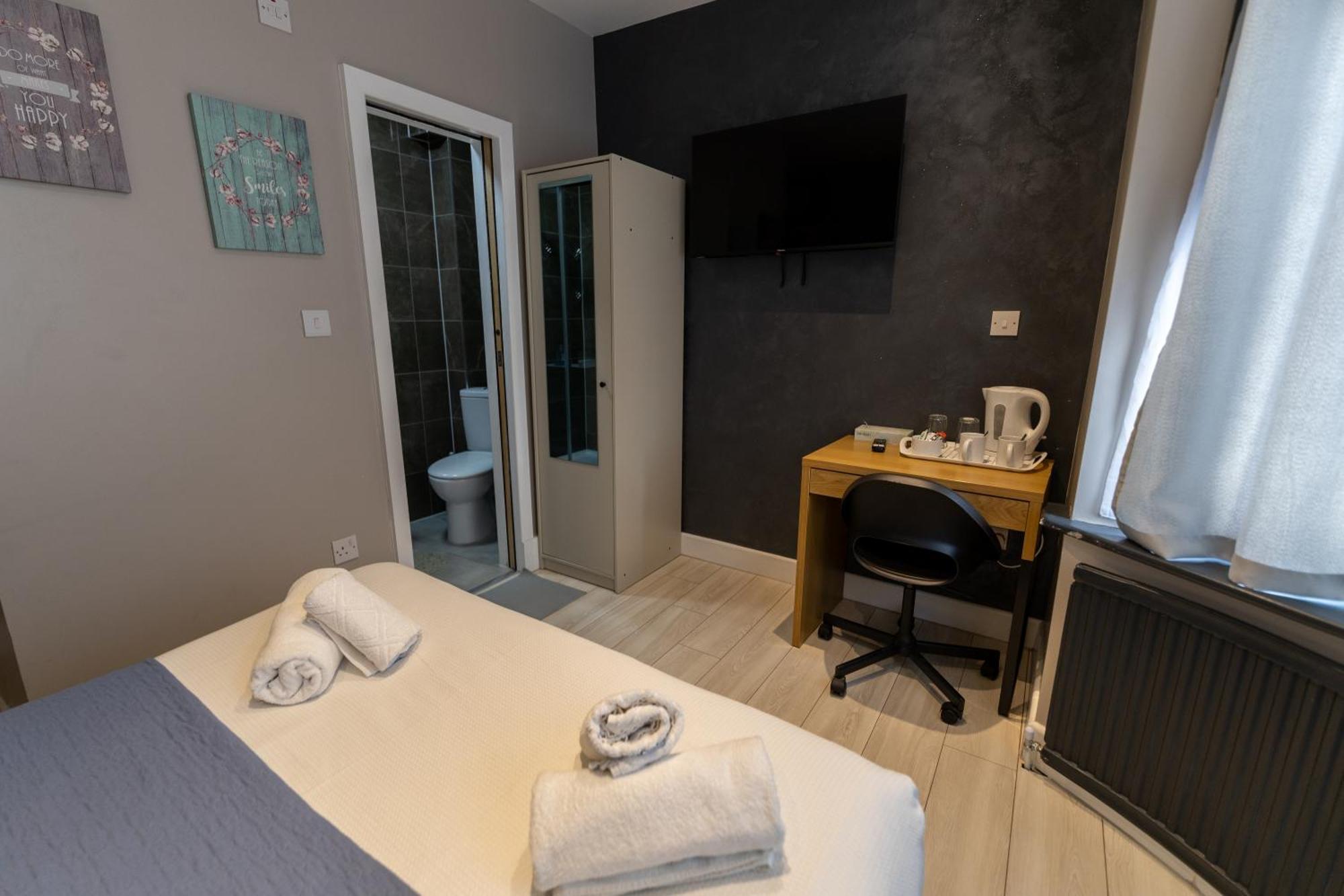 Paragraph Edmonton Palmers Green Esterno foto