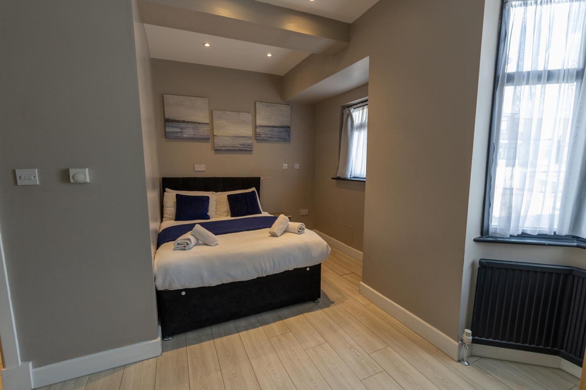 Paragraph Edmonton Palmers Green Esterno foto