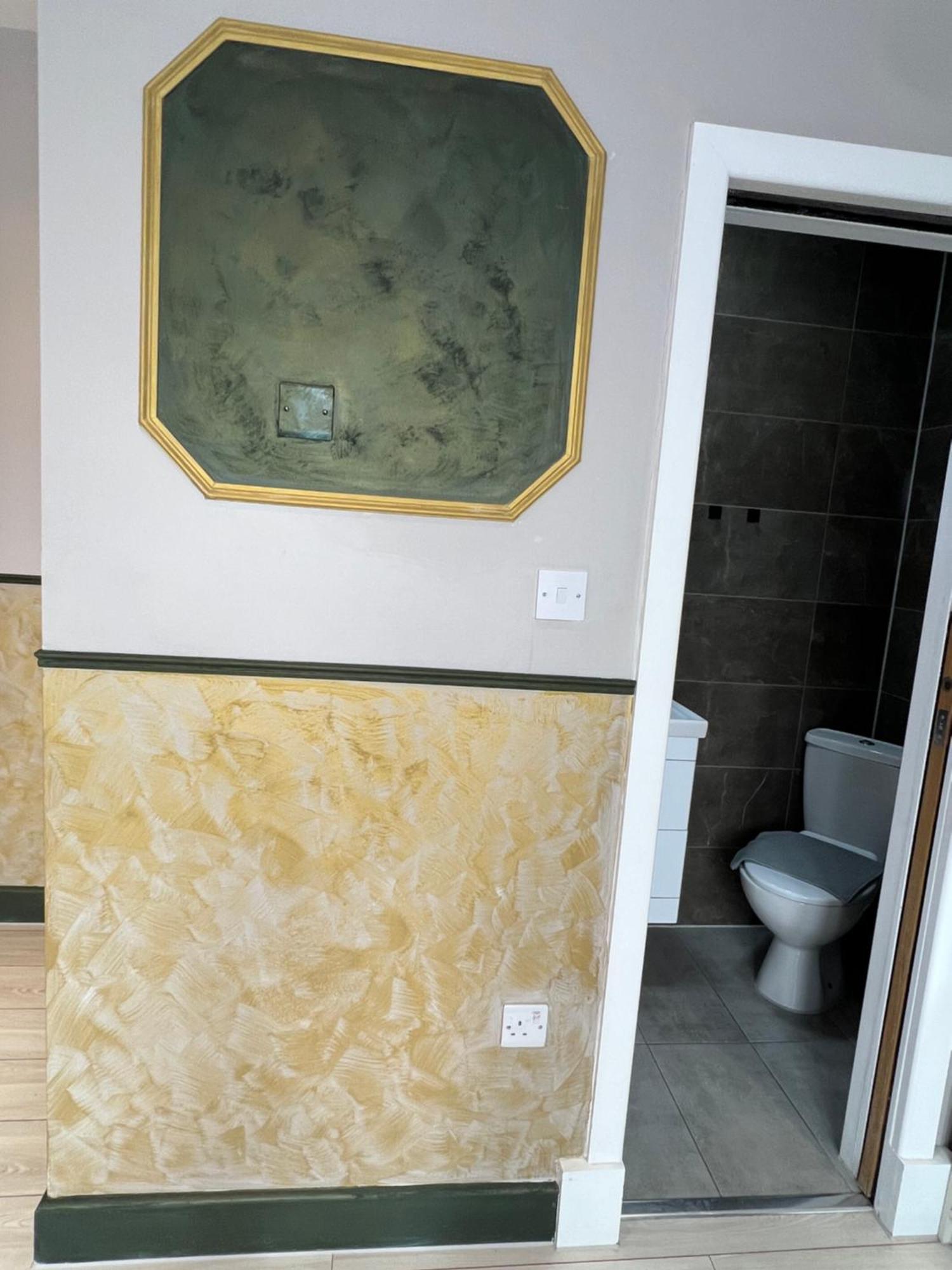 Paragraph Edmonton Palmers Green Esterno foto