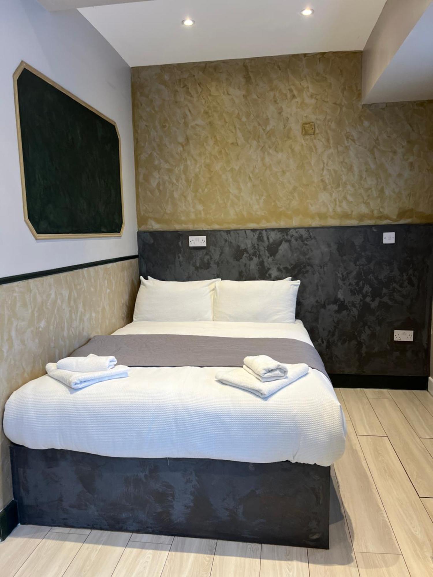 Paragraph Edmonton Palmers Green Esterno foto