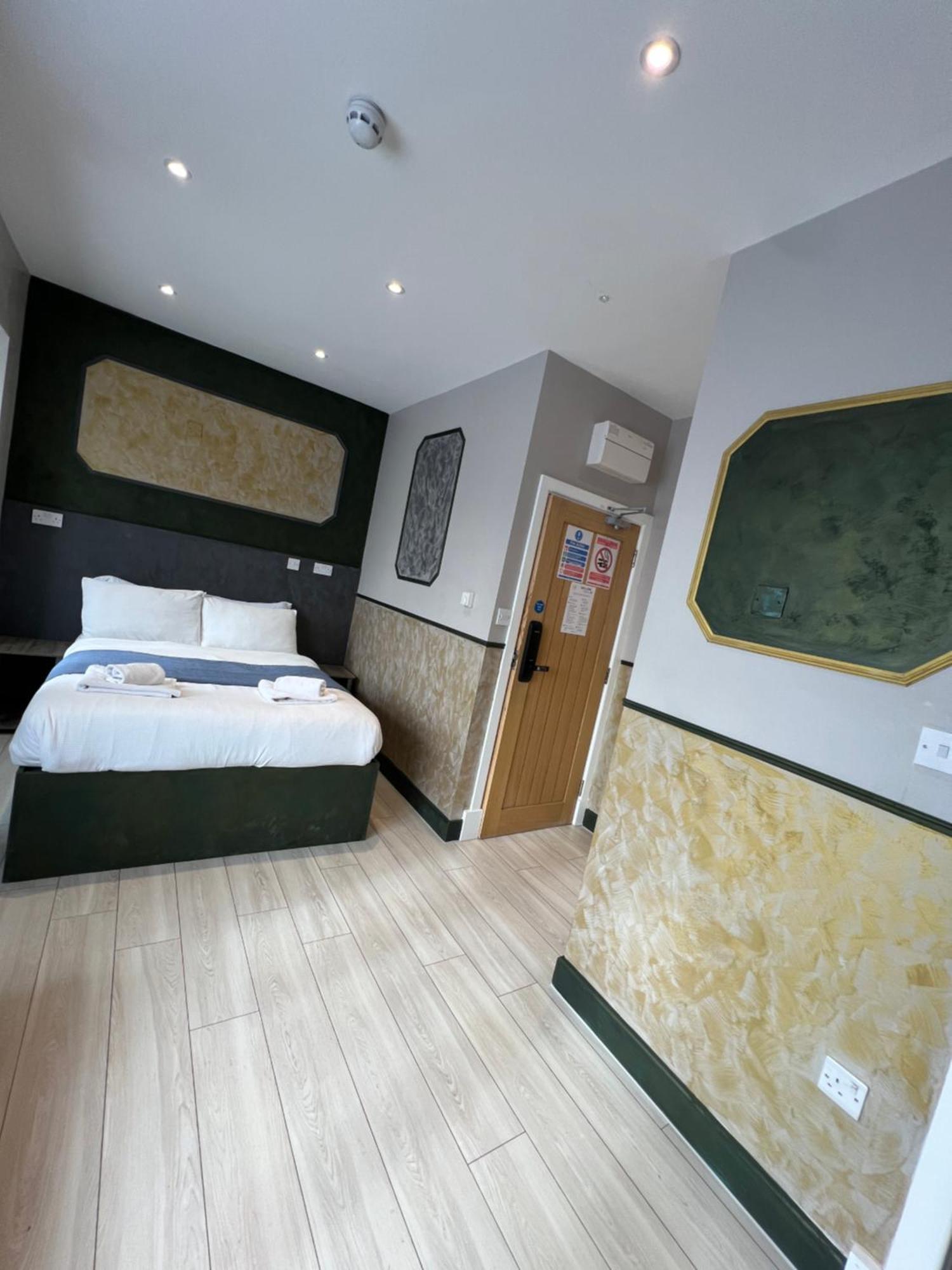 Paragraph Edmonton Palmers Green Esterno foto