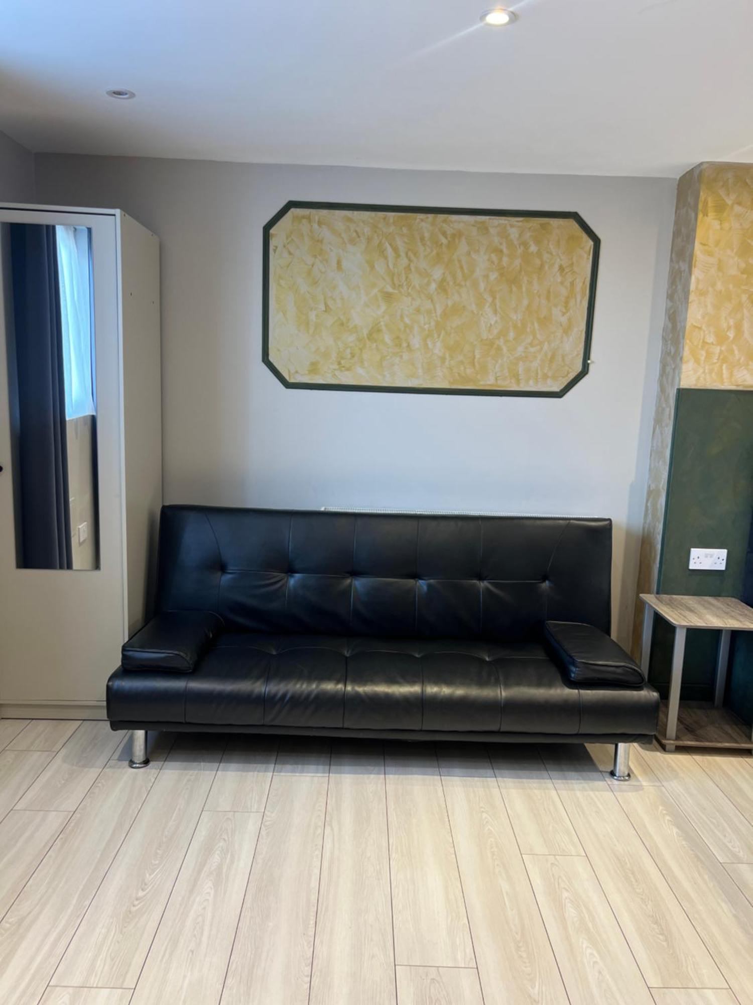 Paragraph Edmonton Palmers Green Esterno foto