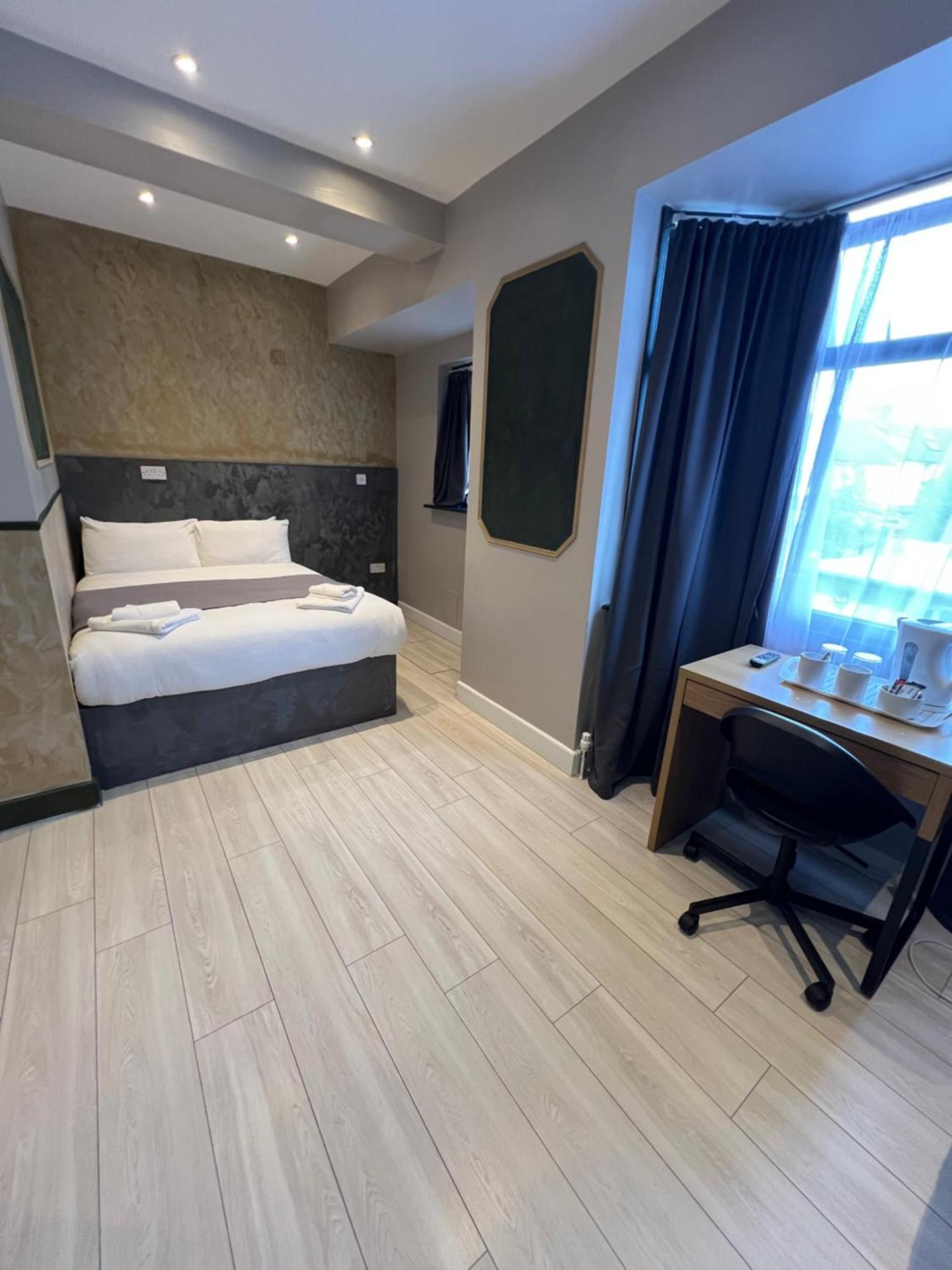 Paragraph Edmonton Palmers Green Esterno foto