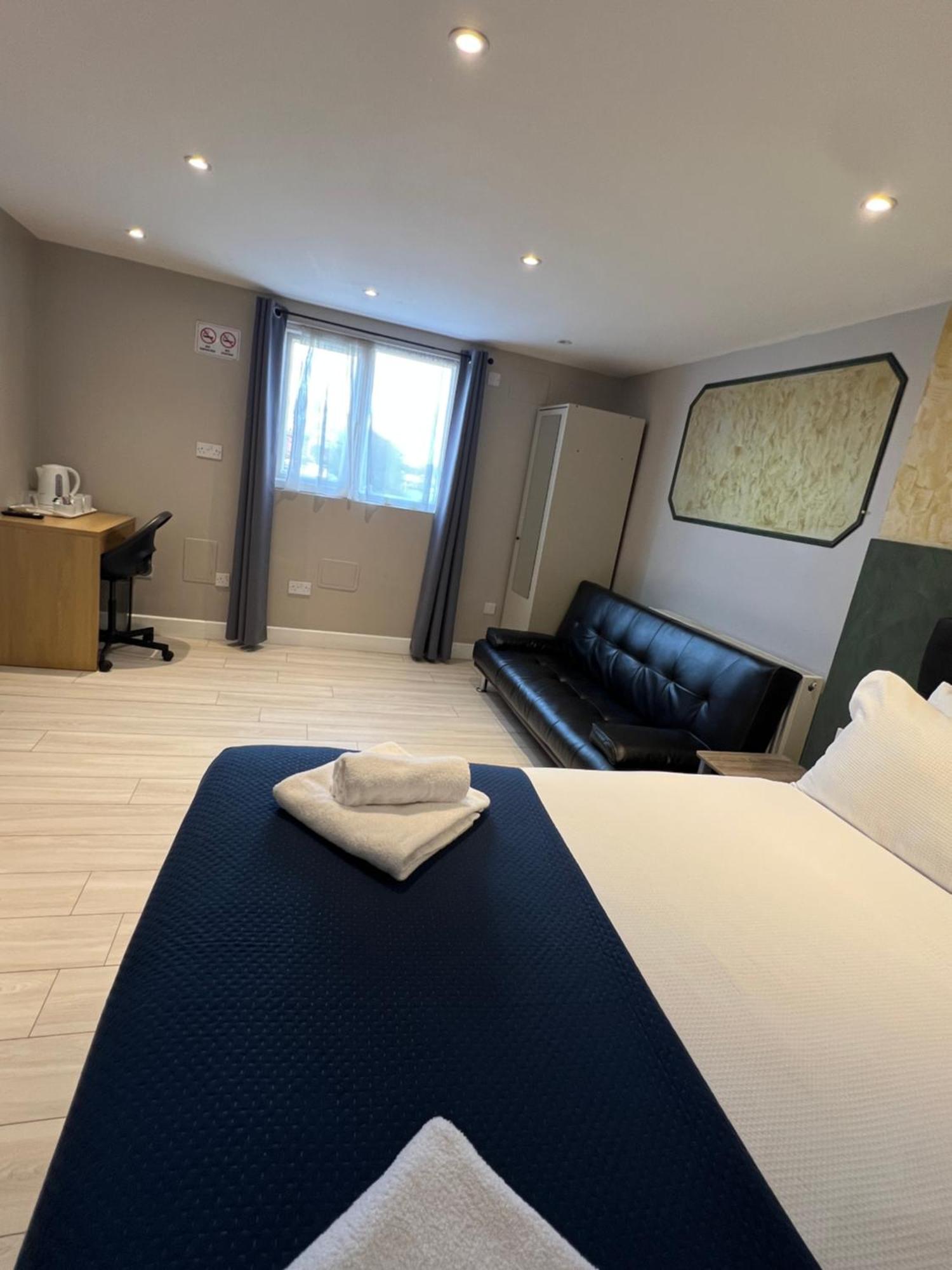 Paragraph Edmonton Palmers Green Esterno foto