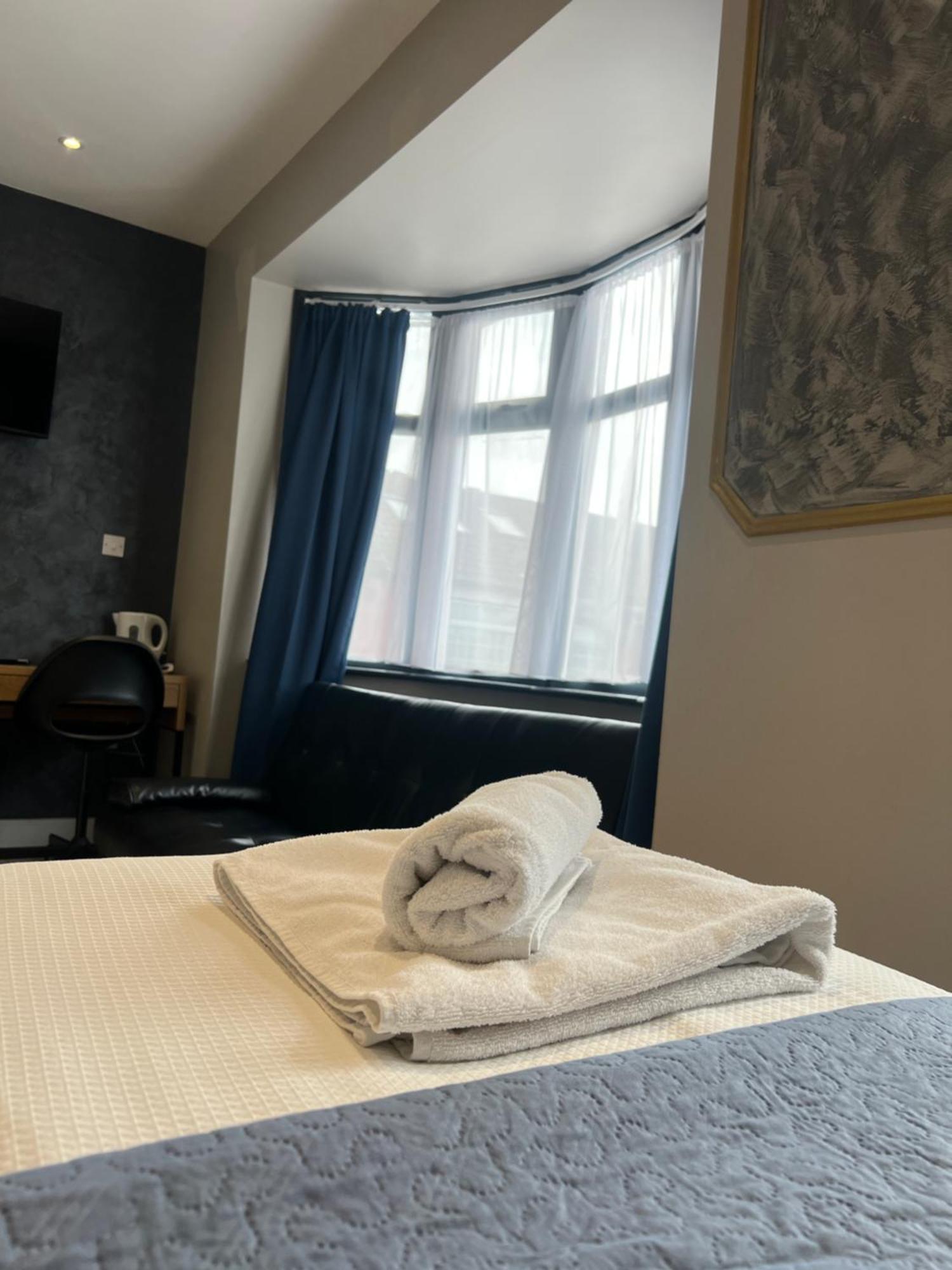 Paragraph Edmonton Palmers Green Esterno foto