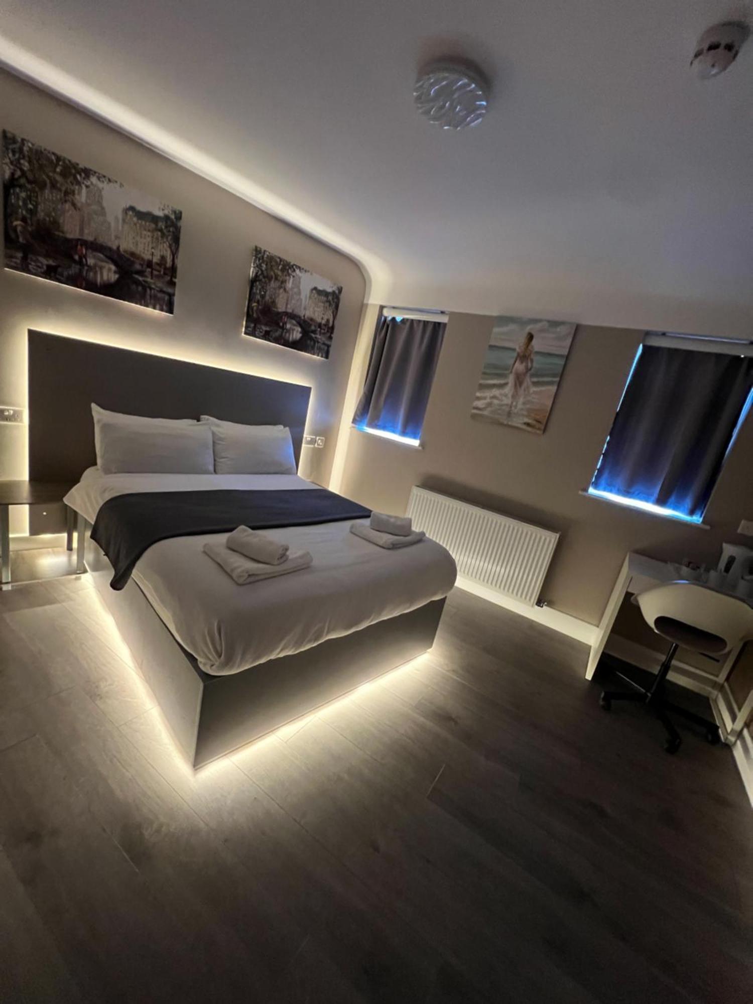 Paragraph Edmonton Palmers Green Esterno foto